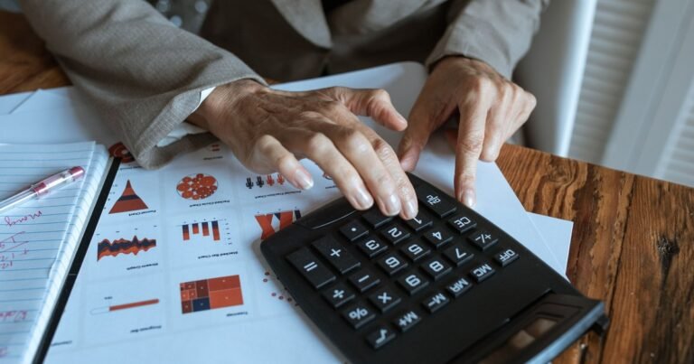 Minh họa việc chứng minh năng lực tài chính của nhà đầu tư nước ngoài bằng báo cáo tài chính