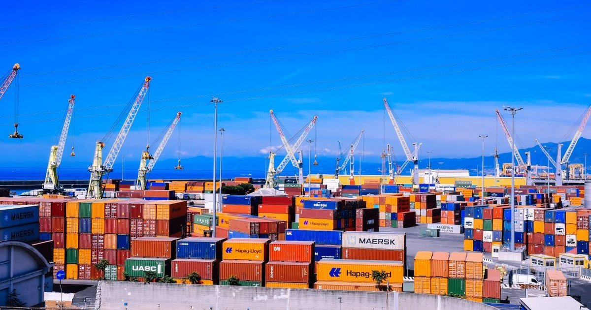 Cảng container nhìn từ trên cao