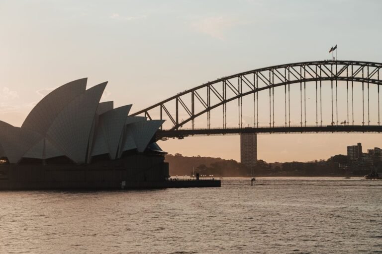 Nhà hát Opera Sydney và cầu cảng Sydney lúc hoàng hôn, Australia