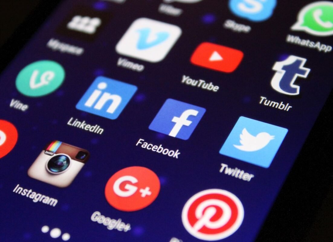 Tax on Facebook and Google ads: contractor tax withholding for cross-border services 1 Tax on Facebook and Google ads: contractor tax withholding f