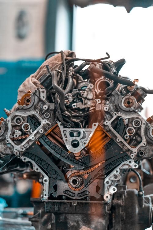Car engine and mechanical components in an automotive workshop