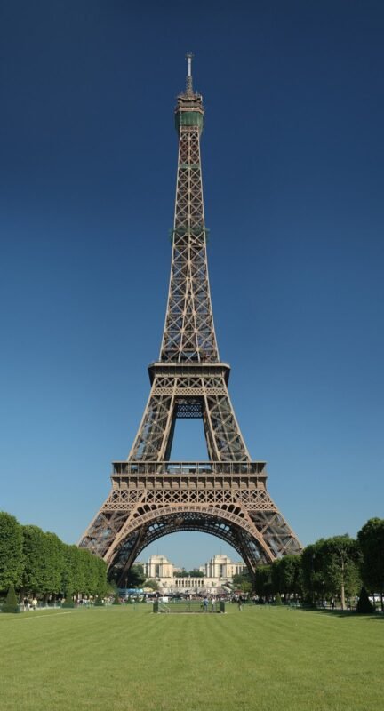 Tháp Eiffel Paris — minh họa bảo vệ dữ liệu Việt Nam – Pháp
