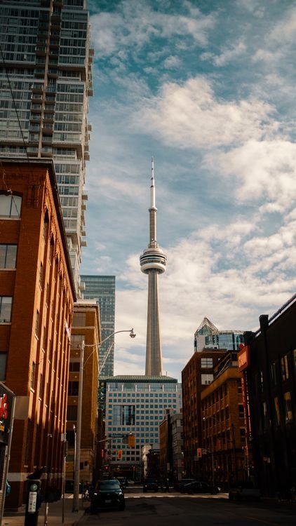 Trung tâm Toronto với tháp CN — Ảnh: Pexels (miễn phí bản quyền)