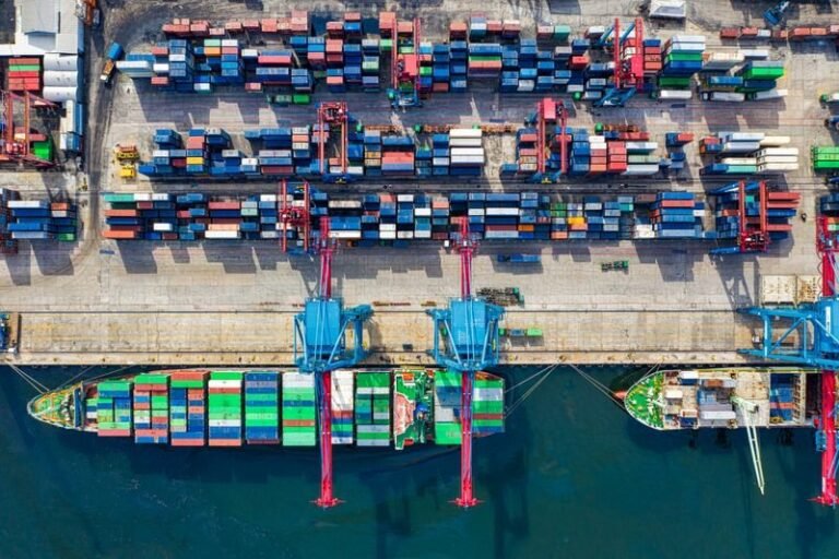 Cảng container nhìn từ trên cao
