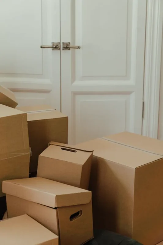 Thùng carton chuẩn bị chuyển đi