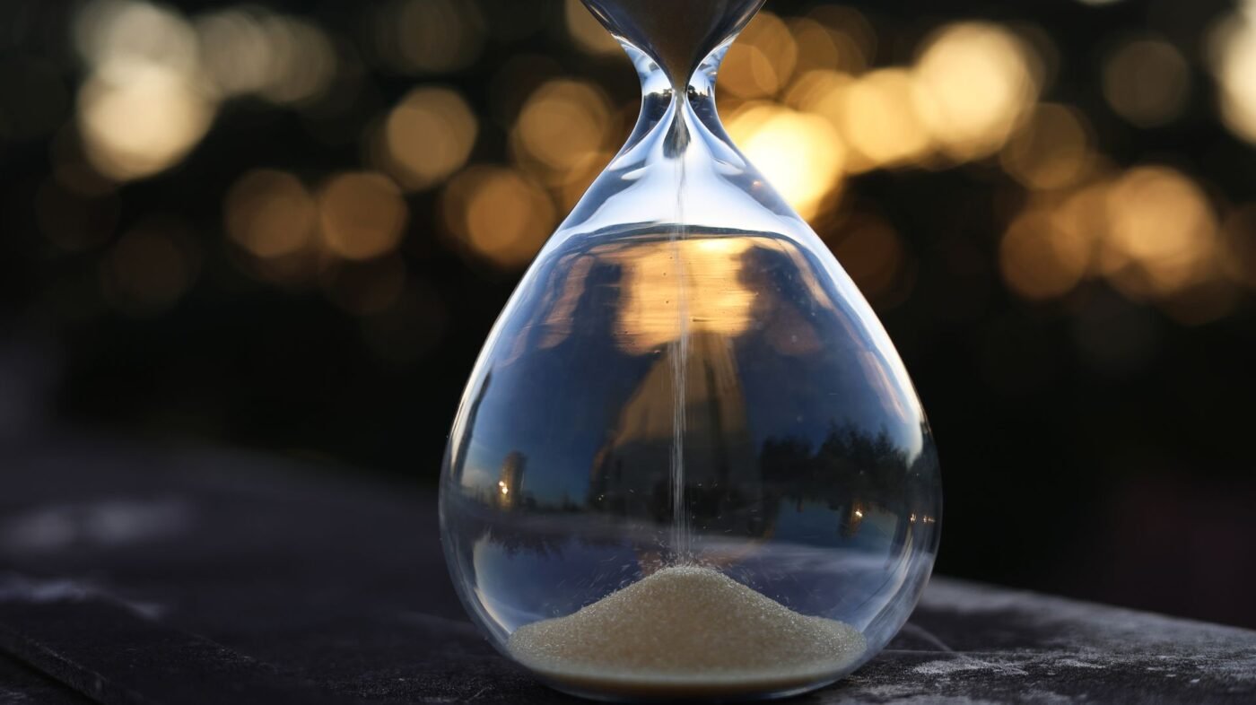 Penalties for missing customs clearance deadlines — hourglass silhouette, time running out