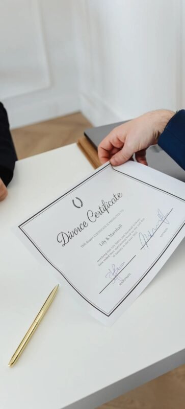Divorce from a Vietnamese citizen: does the foreigner's temporary residence card remain valid? 1 Divorce certificate — temporary residence card validity after divorce