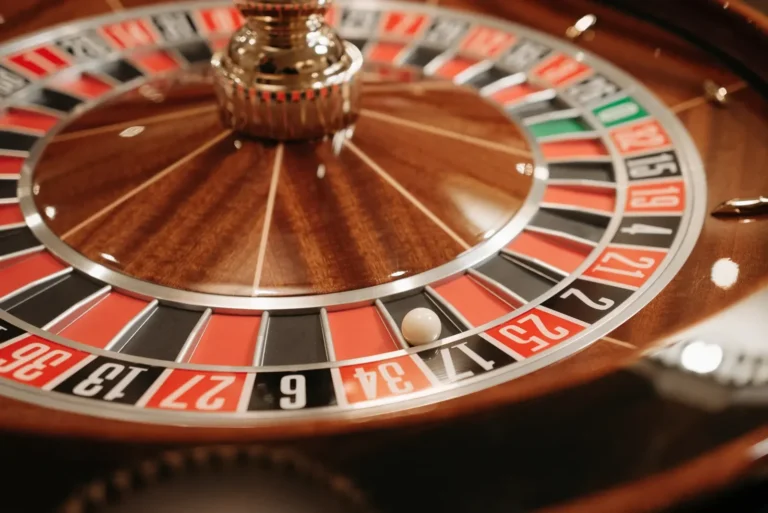 Kinh doanh casino, trò chơi điện tử có thưởng — bánh xe roulette