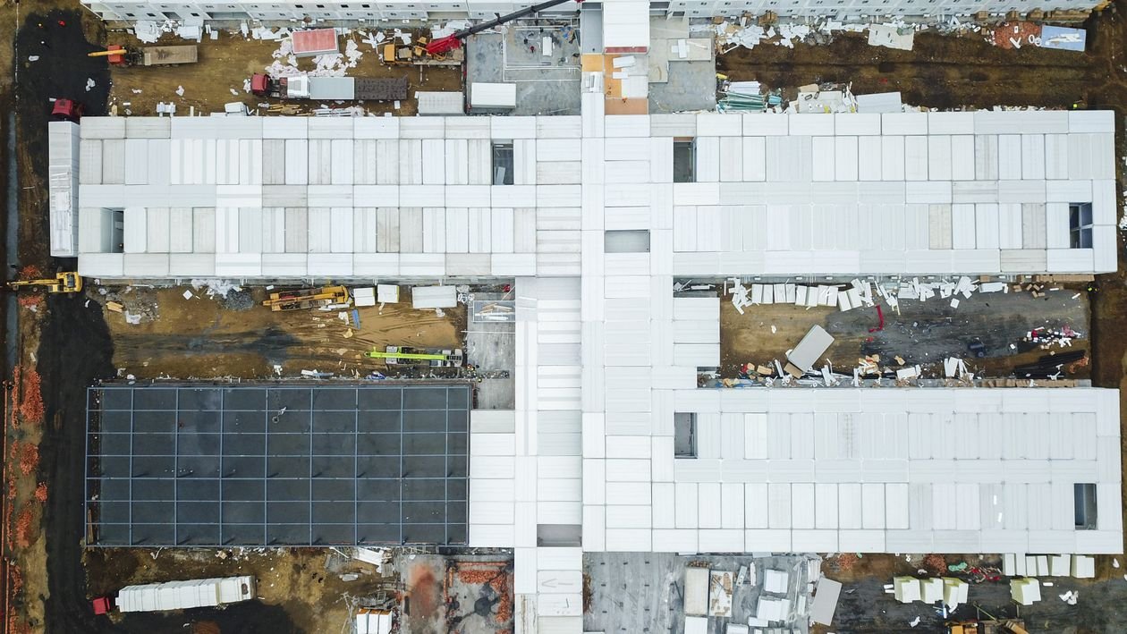 项目未取得建设许可证时收取定金 — 建筑工地航拍