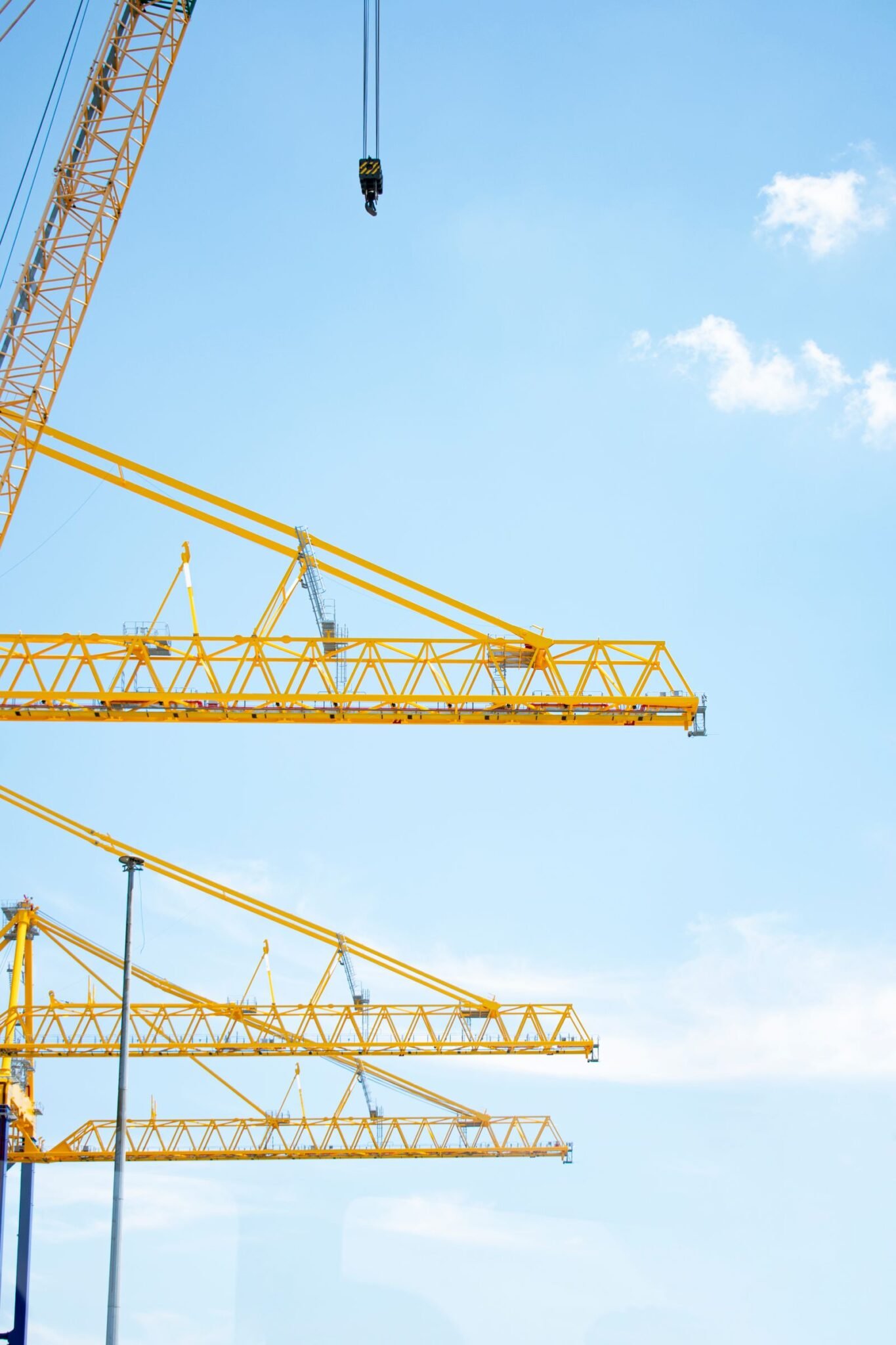 Contractor Abandoned the Project? 6-Step Response for Investors [2026]