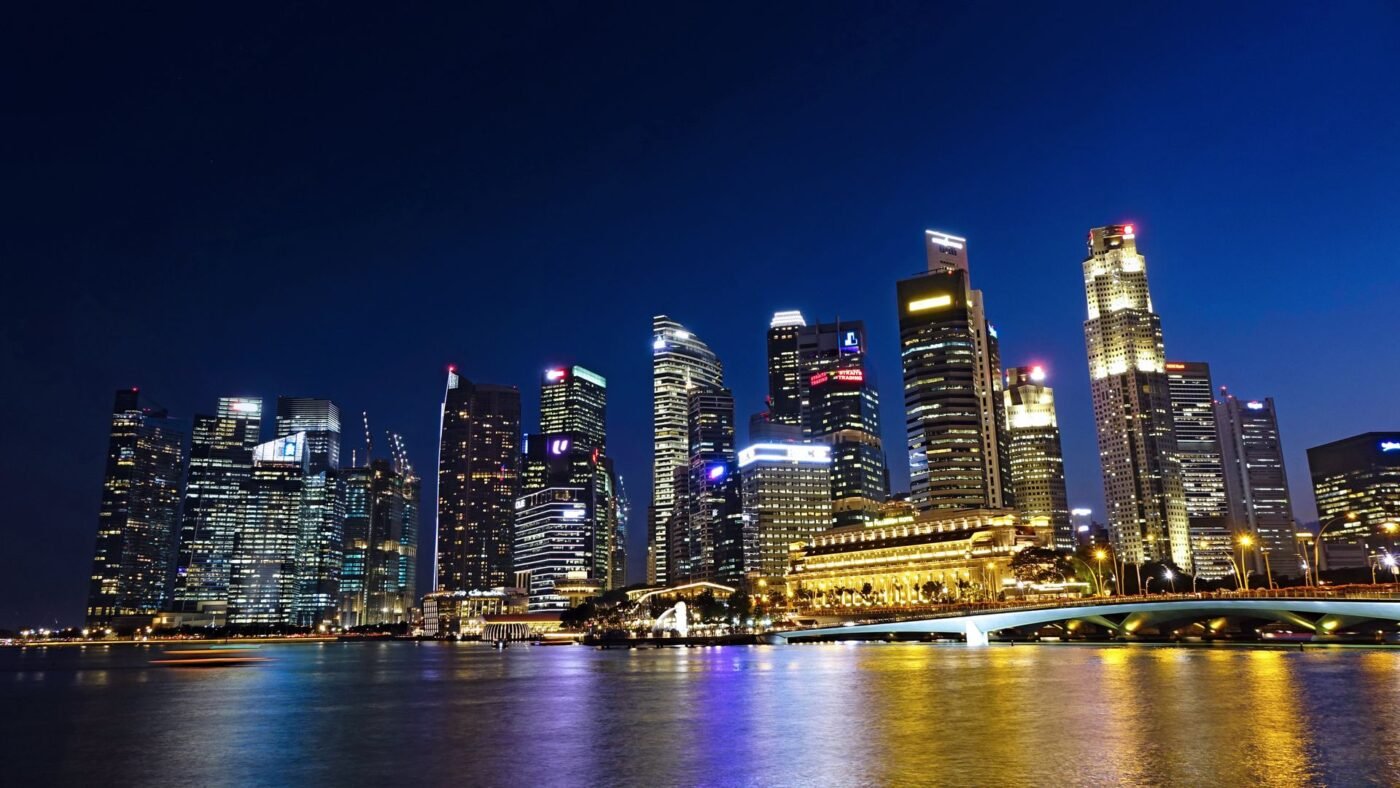 新加坡滨海湾夜景——在新加坡执行VIAC裁决配图