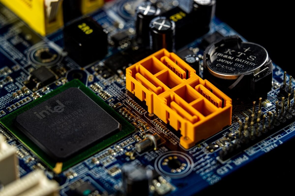 Semiconductor Investment Incentives in Vietnam 2026: Support Fund, Law 71/2025 and 3 Traps 1 Close-up of electronic circuit board — illustrating 2026 semiconductor and chip investment incentives