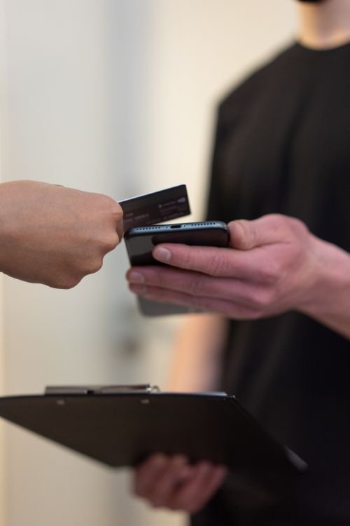 Ngân hàng số trên điện thoại — minh họa bài viết về quy định ngân hàng số, fintech 2026