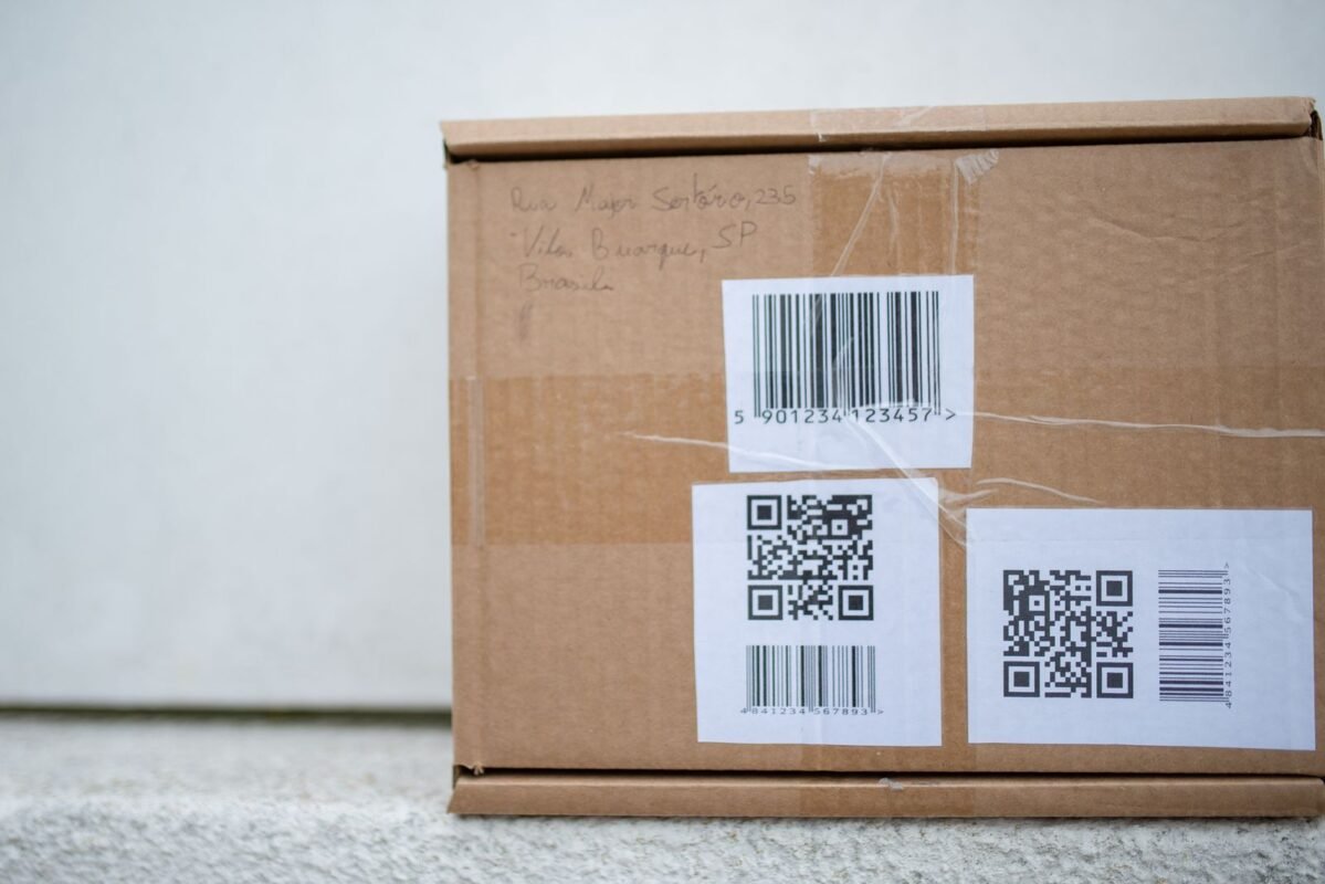 Mã vạch và mã QR trên thùng carton — mã HS hàng hoá