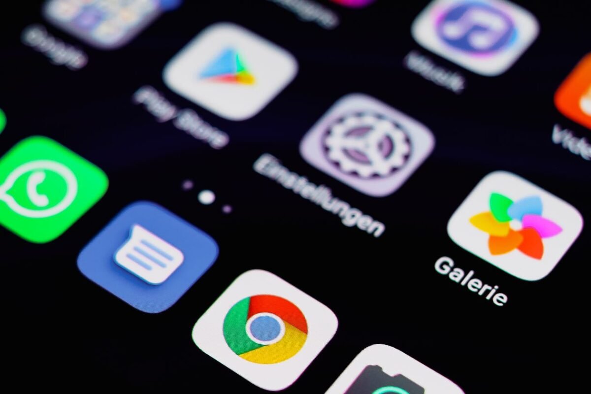 手机屏幕上的应用图标——移动应用商标注册文章配图