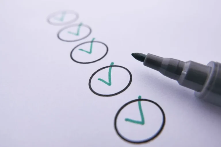 Legal risk checklist illustration for Chinese investors in Vietnam