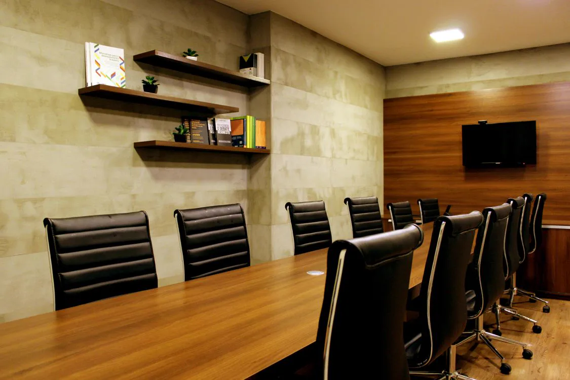Phòng họp hội đồng quản trị — minh họa bài viết so sánh HĐQT Việt Nam và Trung Quốc