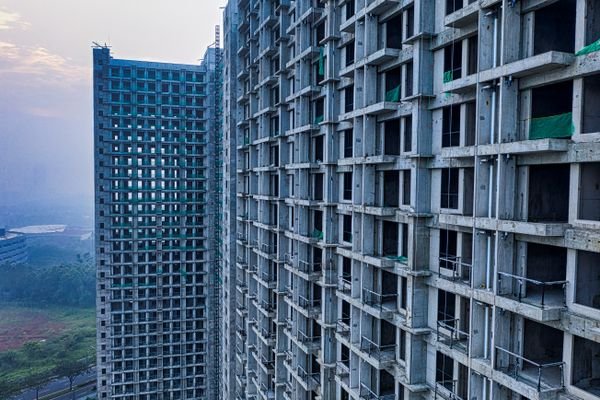配备塔吊的在建公寓——房屋买卖合同转让