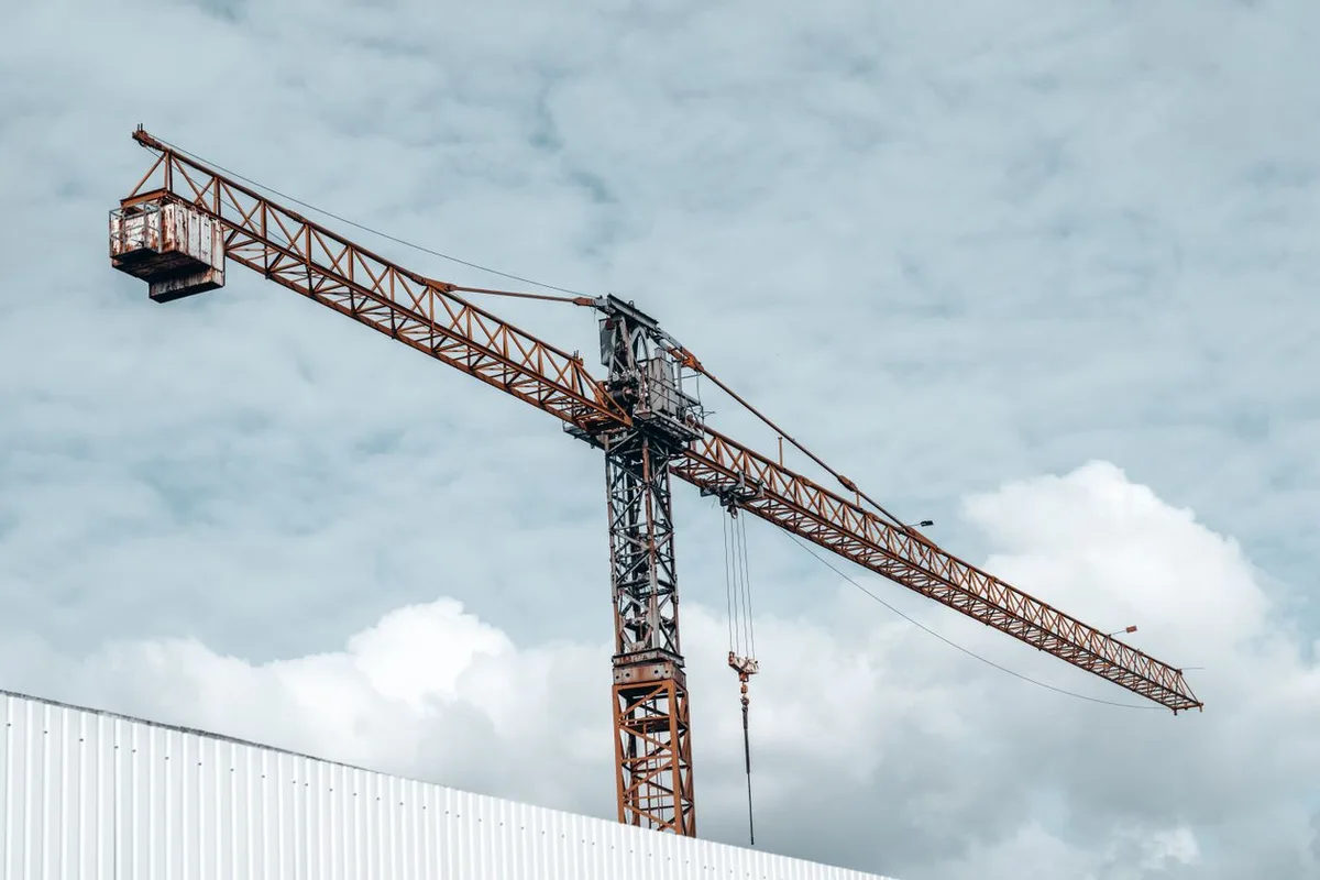 Construction crane — illustration for the article on group-B project appraisal timelines