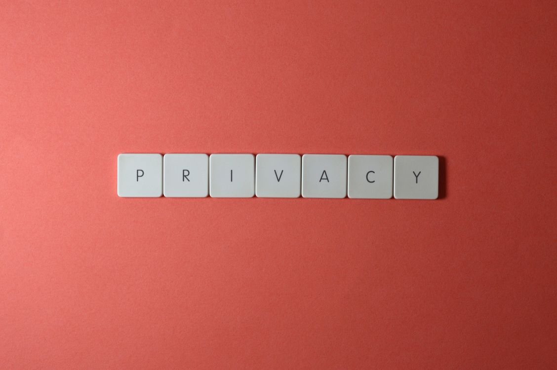 Chữ PRIVACY biểu tượng bảo vệ dữ liệu cá nhân