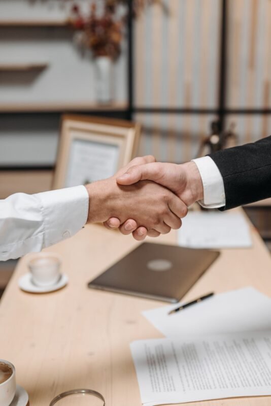 Cổ đông sáng lập và cổ đông chiến lược: khác biệt về quyền trong điều lệ công ty 1 Cổ đông sáng lập và cổ đông chiến lược: khác biệt về quyền t