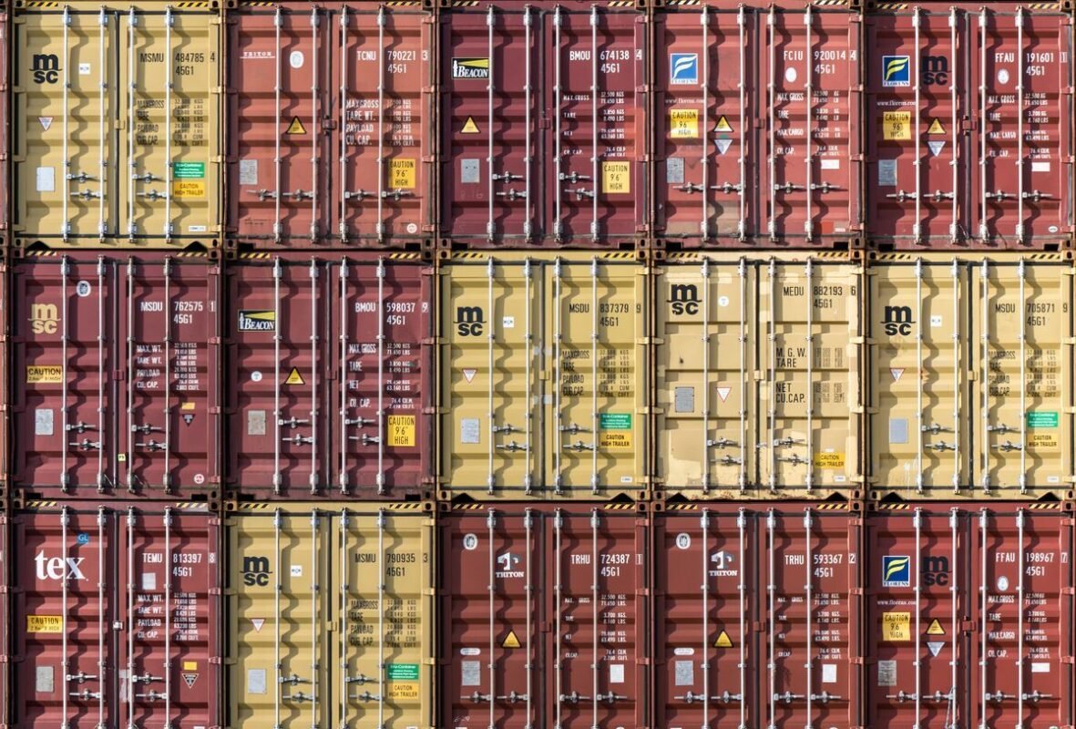 Container hàng hóa tại cảng biển