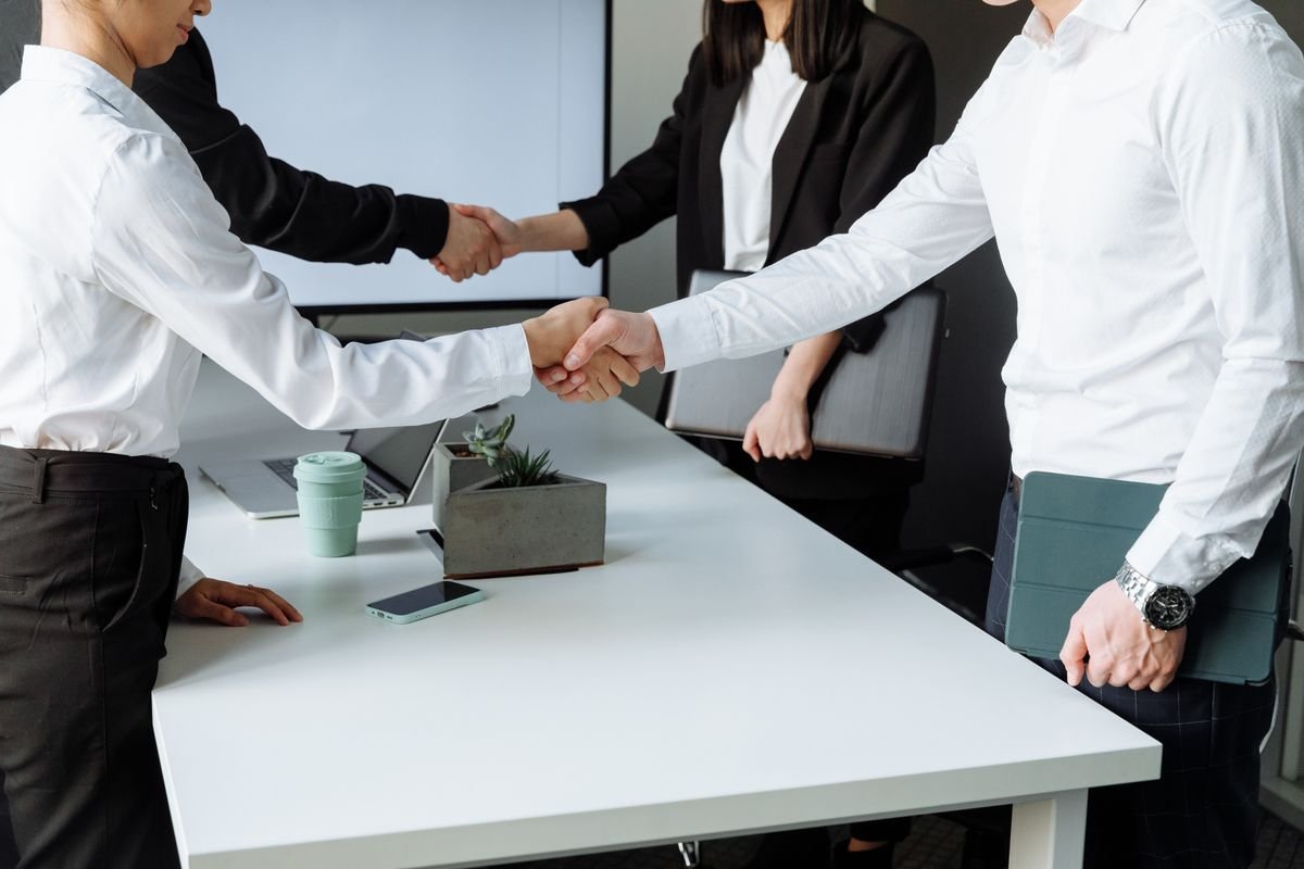 Handshake on damage compensation agreement