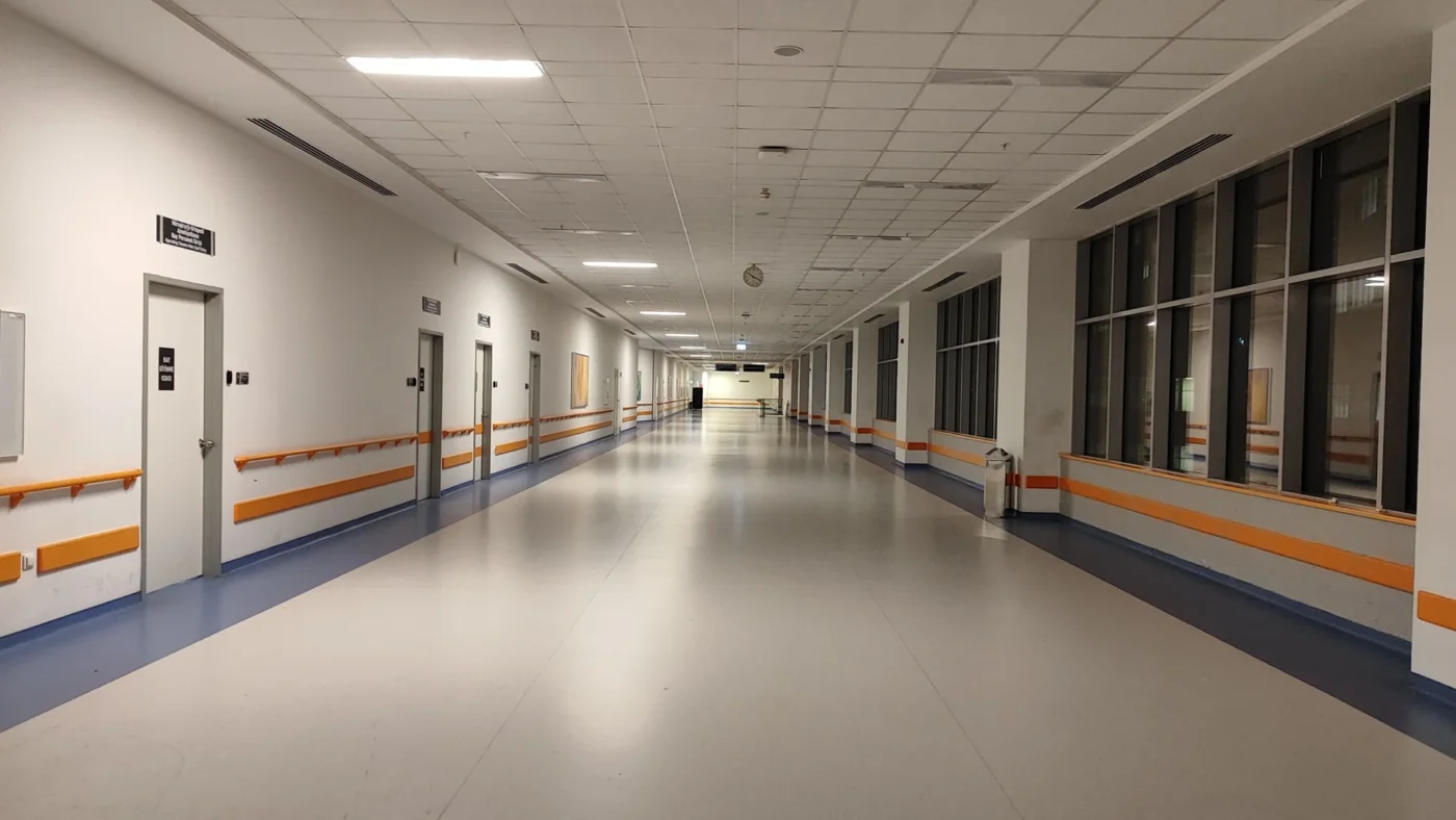 Modern clinic building exterior — licensing conditions for foreign-invested clinics