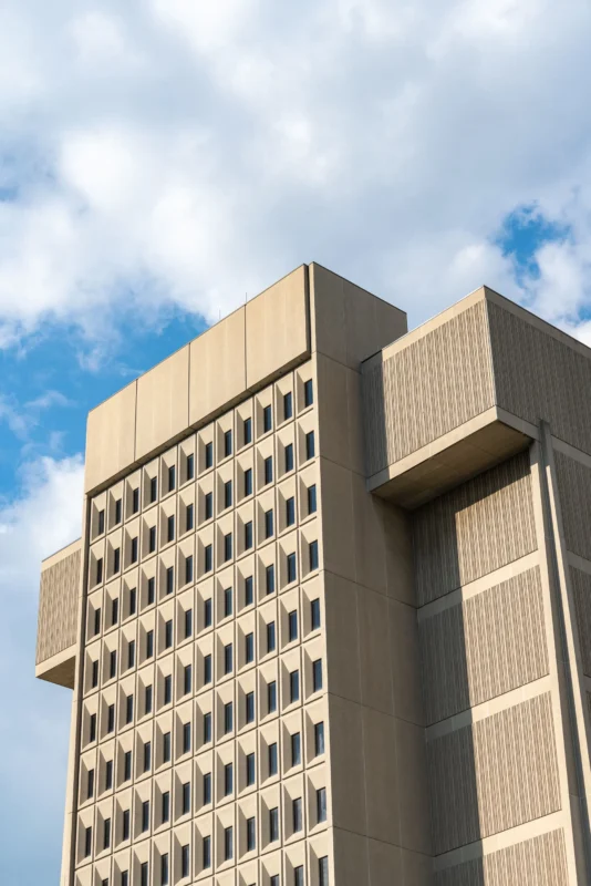School building — facility requirements for the education operating license (Decree 360/2026)