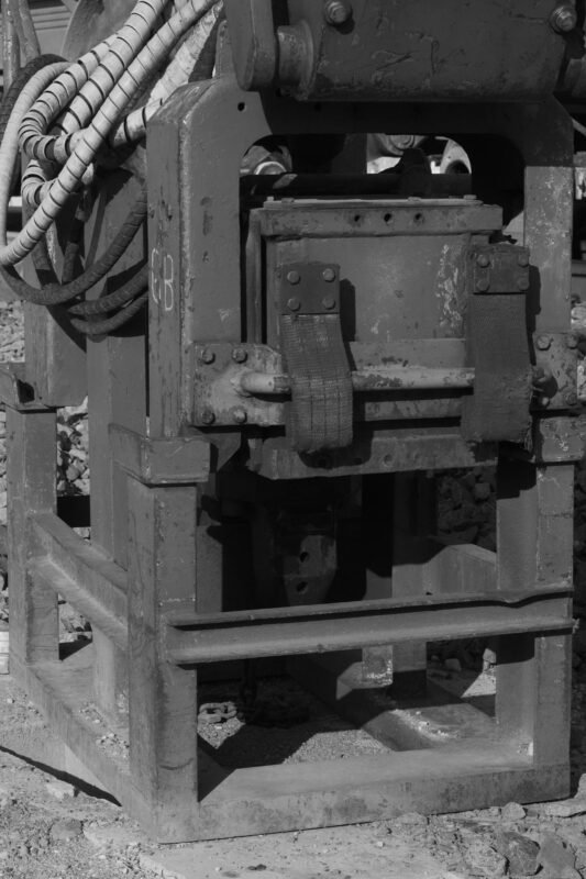 Importing Used Machinery from China into Vietnam: What Are the Conditions? 1 Close-up of industrial machinery — illustration for the article on conditions for importing used machinery from China into Vietnam