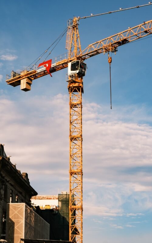 Tower cranes at a construction site — illustration for the article on eligibility conditions for Chinese companies bidding on projects in Vietnam