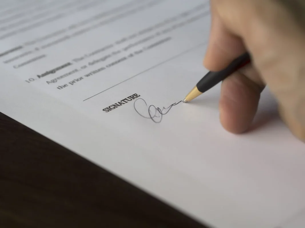 How Long Is a Power of Attorney Valid in Vietnam? Article 563 of the Civil Code 2015 1 Signing a contract with a pen on a wooden desk