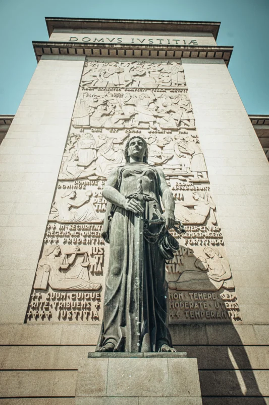 Deadline to Request Annulment of an Arbitral Award in Vietnam: 30 Days under Article 69 1 Statue of Justice at a courthouse under a clear blue sky