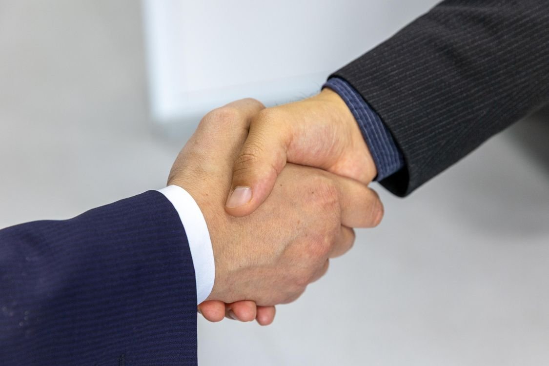 Đối tác liên doanh không góp đủ vốn đúng hạn: bên góp đủ có quyền gì?