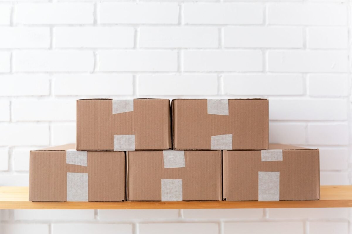Quy tắc de minimis và cộng gộp xuất xứ trong các FTA 1 Thùng carton trong kho — nguyên tắc de minimis và cộng gộp xuất xứ