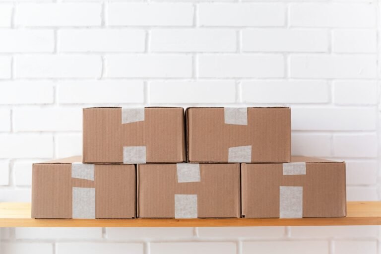 Thùng carton trong kho — nguyên tắc de minimis và cộng gộp xuất xứ