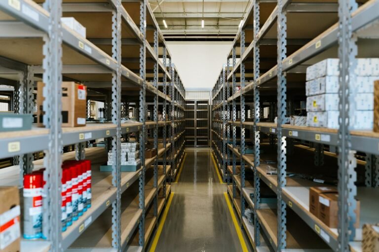 Cardboard boxes in a warehouse — de minimis and cumulation of origin