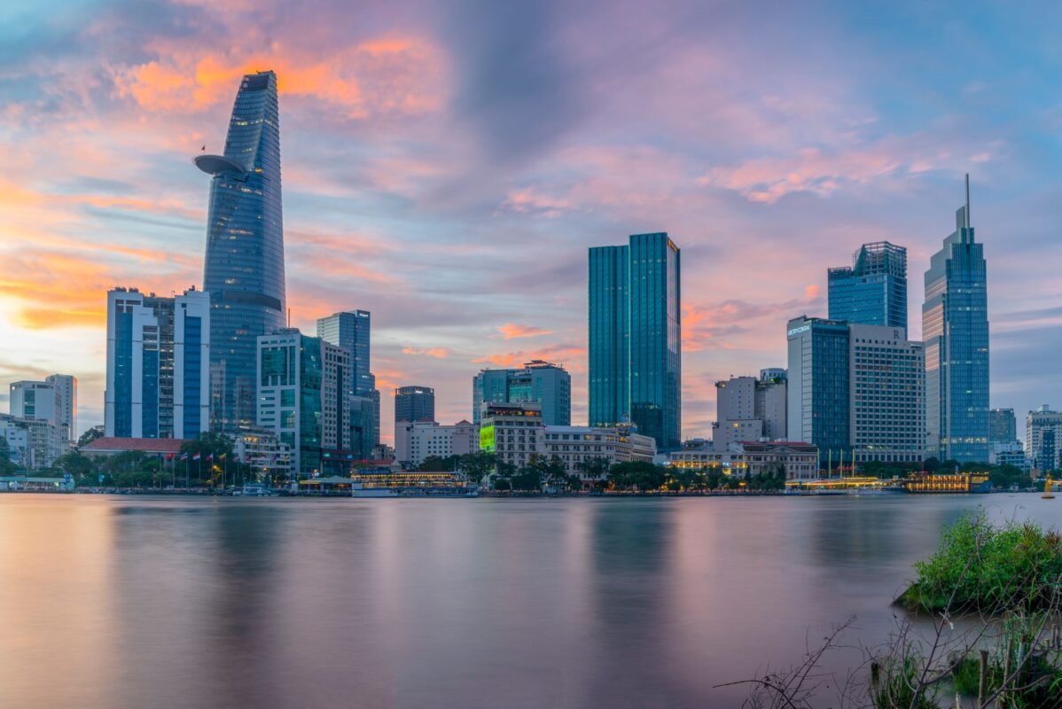 越南DT1至DT4投资签证——胡志明市商业区天际线