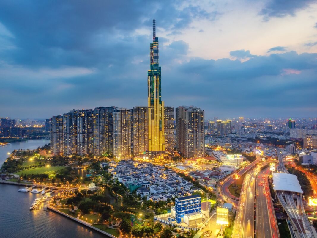 越南45天免签政策——胡志明市Landmark 81夜景
