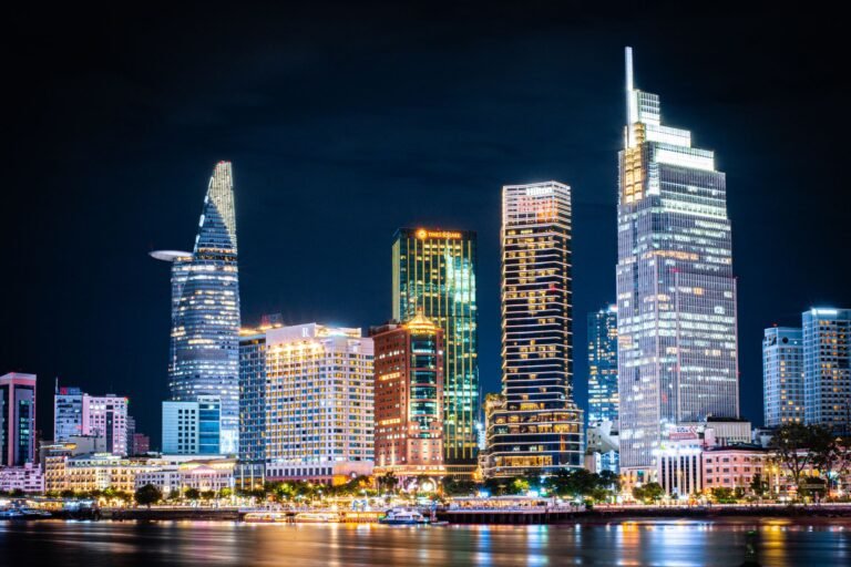 在越南申请暂住证——胡志明市城市夜景