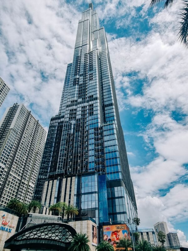 Thẻ thường trú cho người nước ngoài — Landmark 81