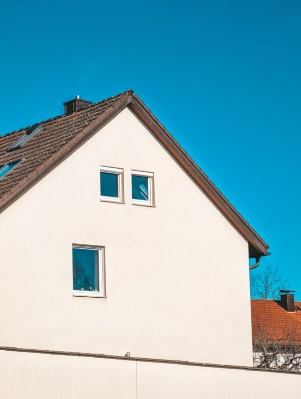 Can Spouses Agree to Divide Common Property During Marriage in Vietnam? 1 Modern house roof under clear blue sky