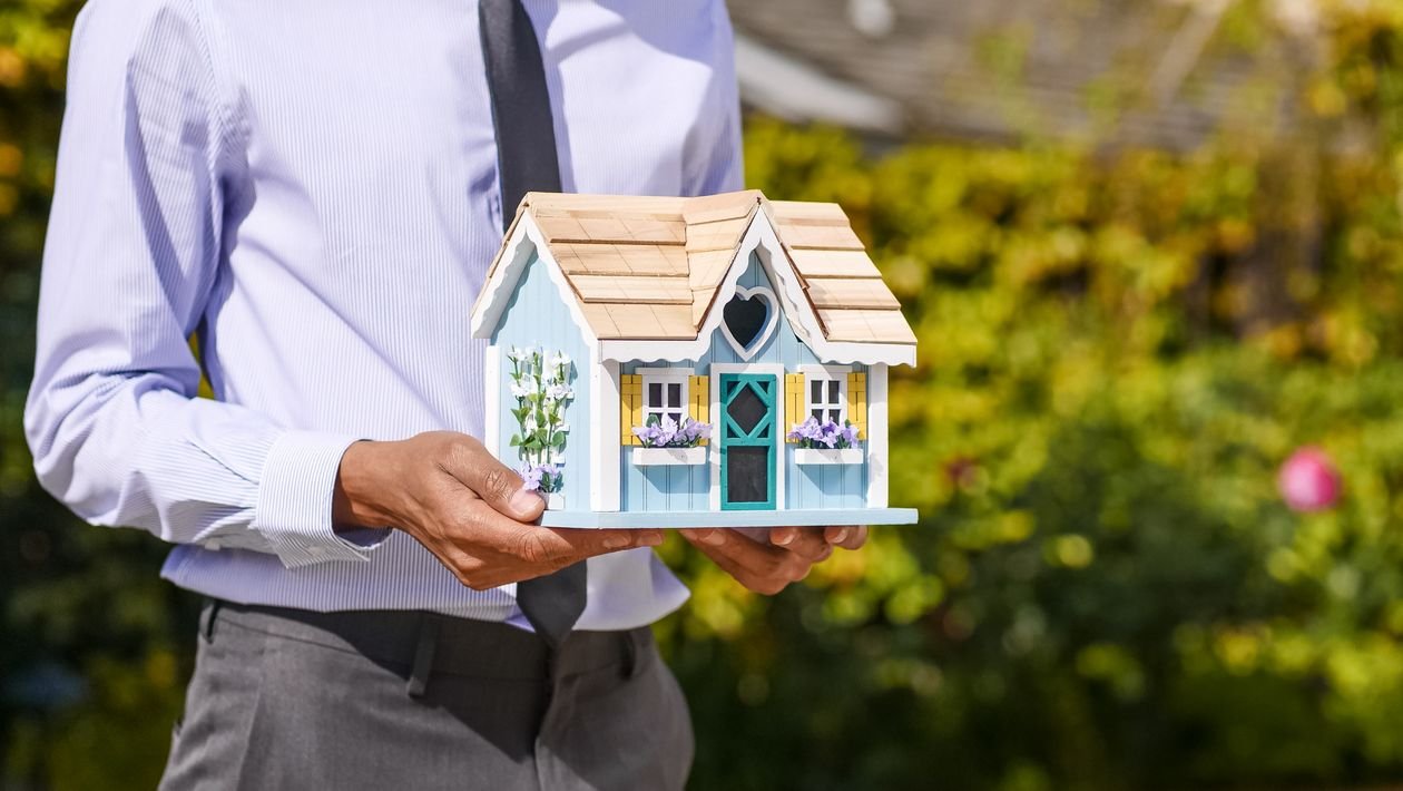 Nhà ở và đất đai — minh họa nhận thừa kế nhà đất có đồng thừa kế ở nước ngoài, không người