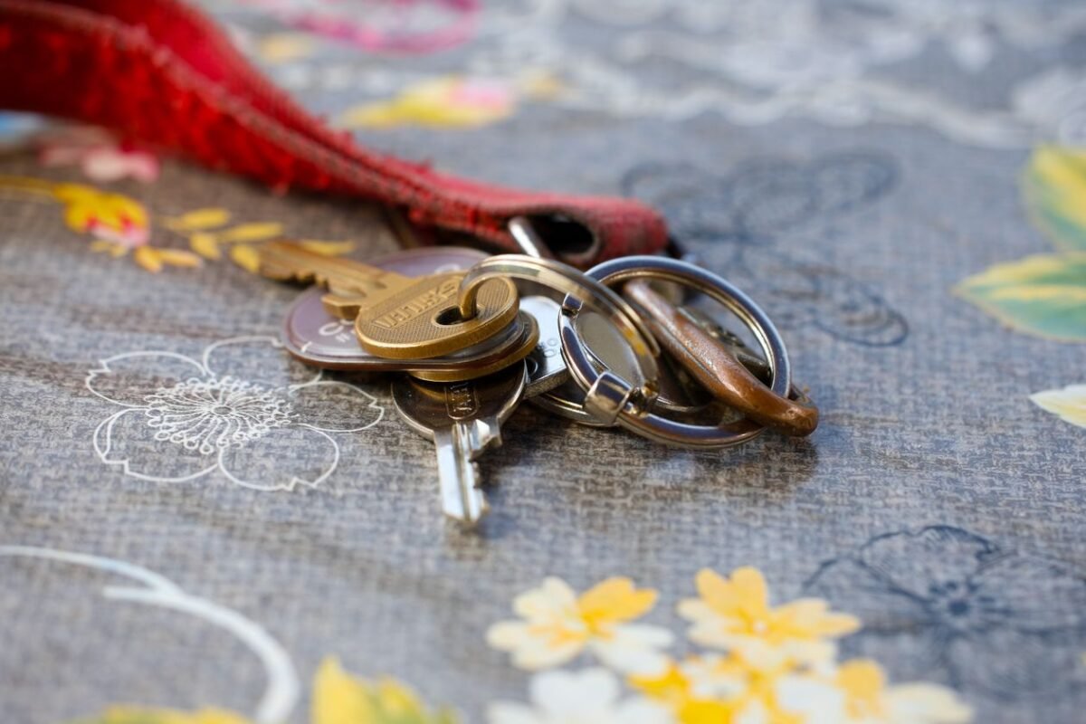 Gifting Real Estate to Minor Children in Vietnam: 5 Key Notes 1 Set of house keys — illustrating gifting real estate to minor children, no people