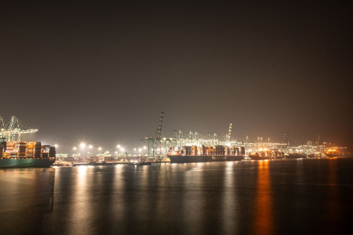 Cảng container logistics quốc tế