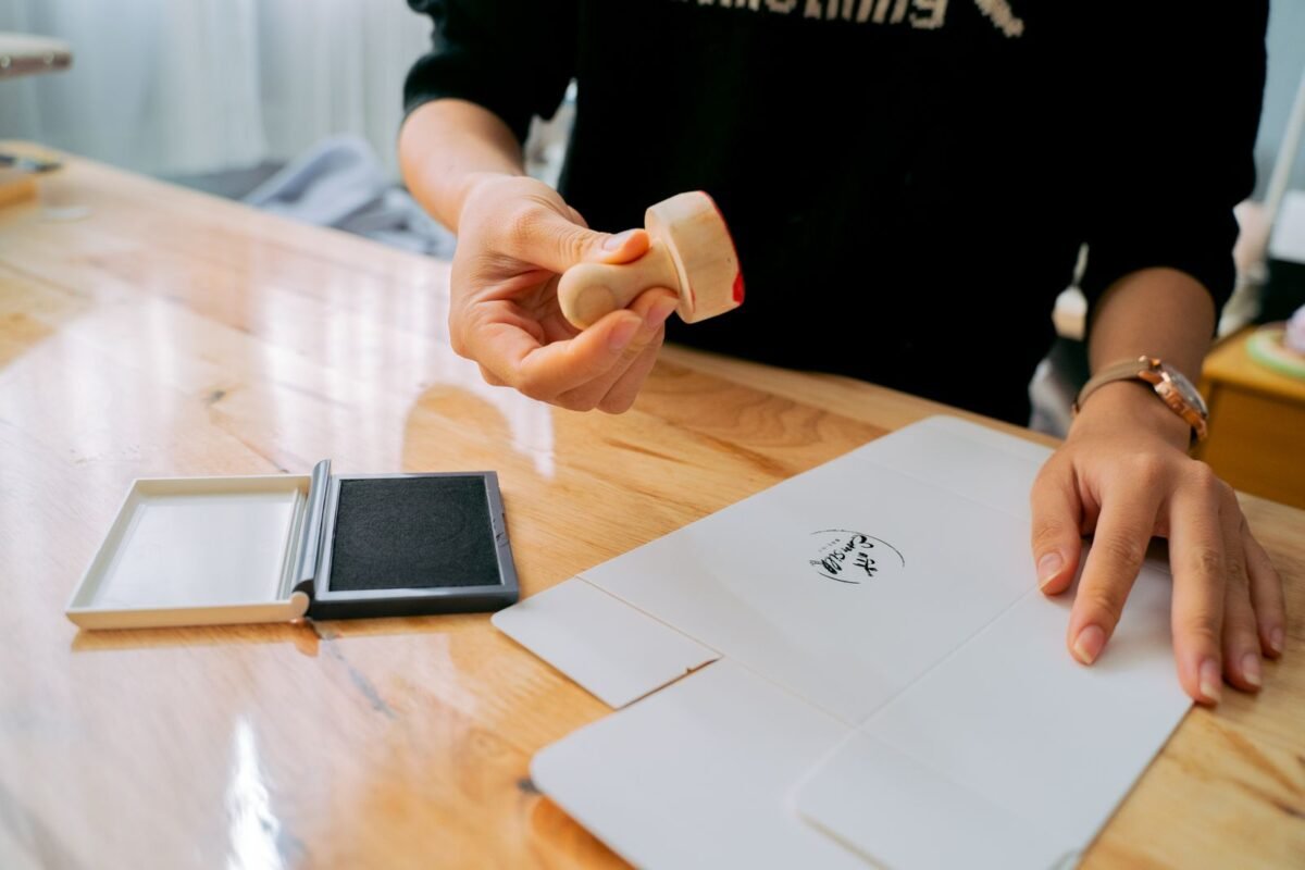 Các trường hợp thẻ tạm trú bị thu hồi và cách khiếu nại