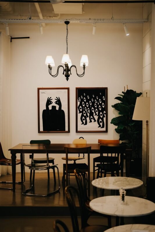 Không gian quán cà phê/nhà hàng — minh họa bài viết về nhượng quyền F&B và đăng ký nhãn hiệu