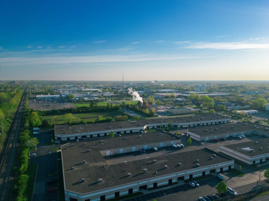 Can a foreign-invested enterprise lease land directly from the State outside industrial parks? 1 Aerial view of a large building with a parking lot in city