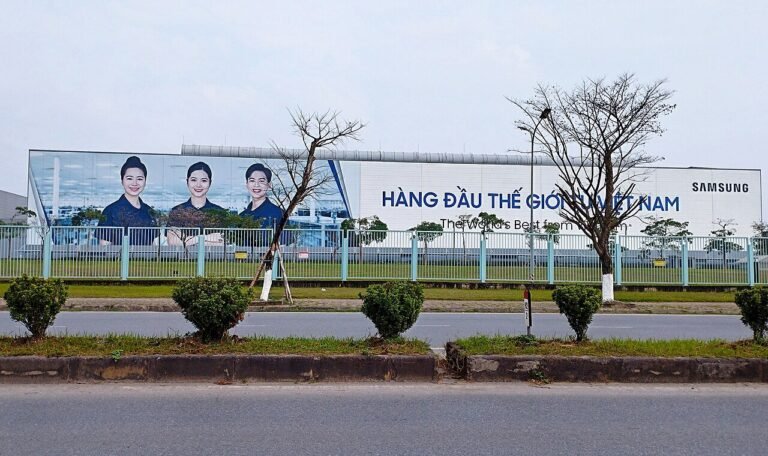 Yen Binh Industrial Park with modern factory buildings