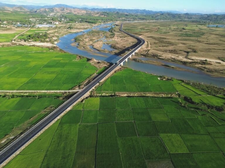 Sông nước vùng ngập lụt nhìn từ trên cao